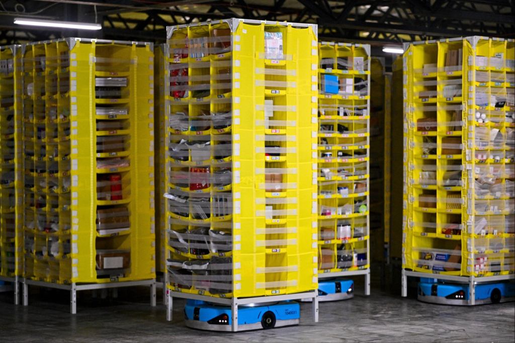 Amazon Aims to Replace 600,000 Future Hires With Robots Amazon Aims to Replace 600,000 Future Hires With Robots
