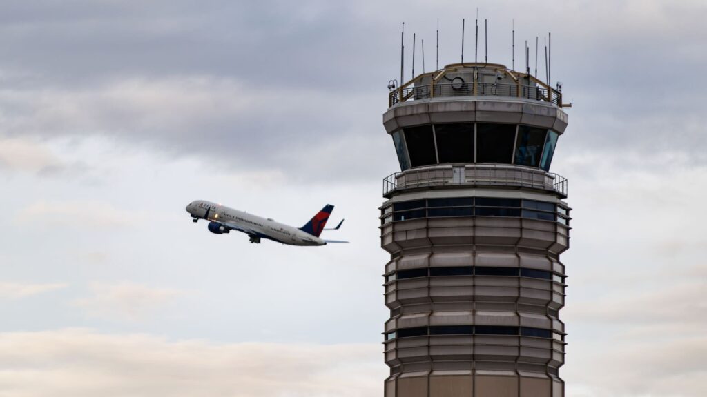 Delta and United call on Congress to immediately end government shutdown Delta and United call on Congress to immediately end government shutdown
